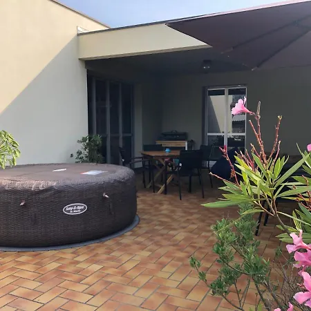 Semesterbostad Soulac, Quiet With Everything Good Around *