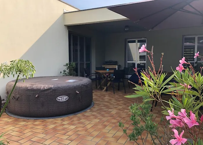 Feriehus Soulac, Quiet With Everything Good Around *